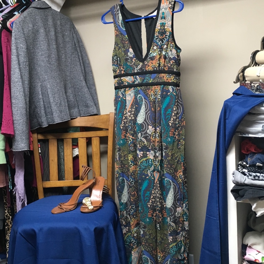 NWT! BEAUTIFUL DRESS with UNIQUE Design! NWT!